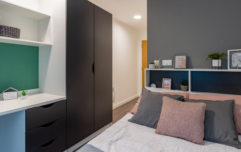 Classic En Suite, Pavilion Court, 20 First Way, Wembley, London - Image 1